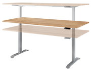 Höhenverstellbarer E-Schreibtisch Linea Natura mit Holzplatte und grauem Metallgestell, seitliche Perspektive