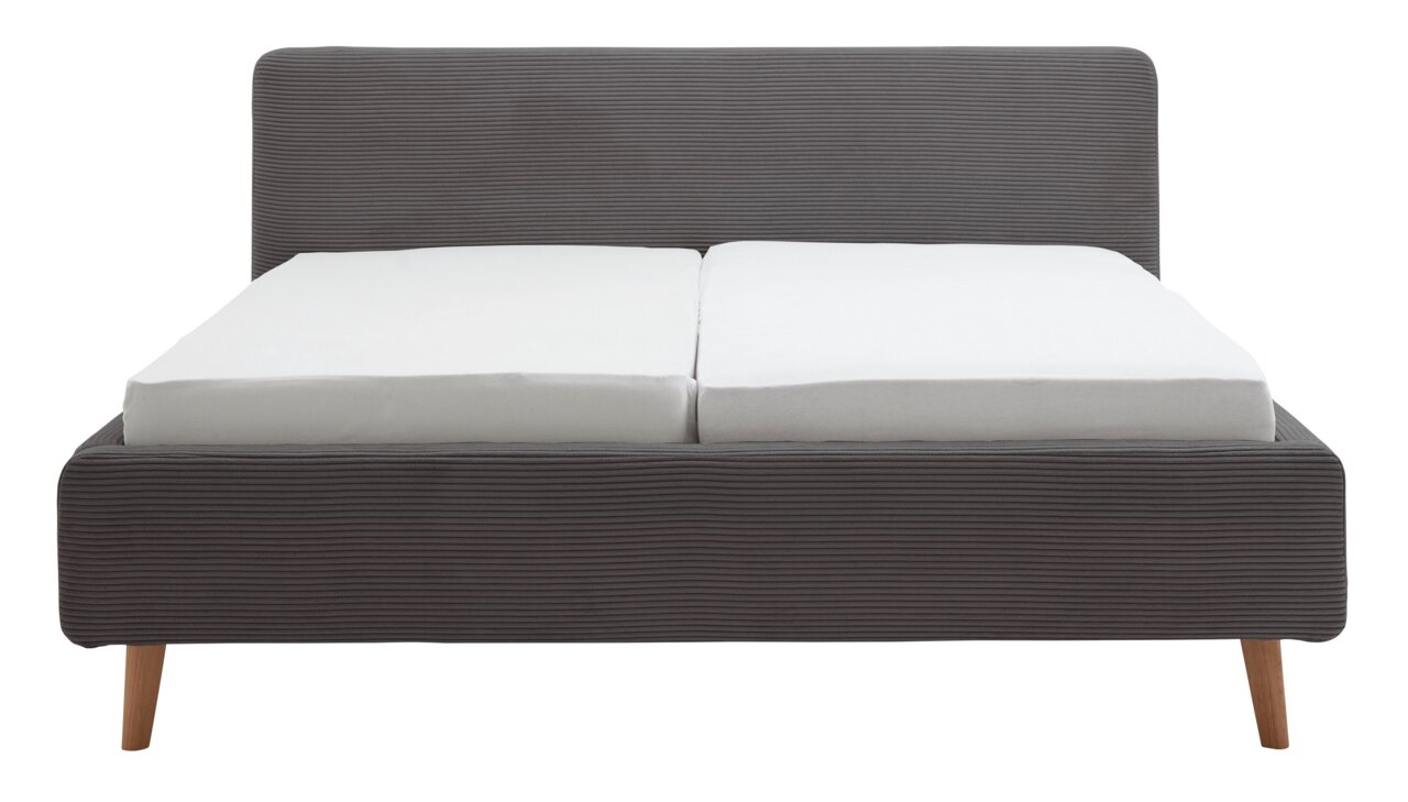 Frontale Ansicht eines grauen Polsterbettgestells mit Holzbeinen und zwei weißen Matratzen.
