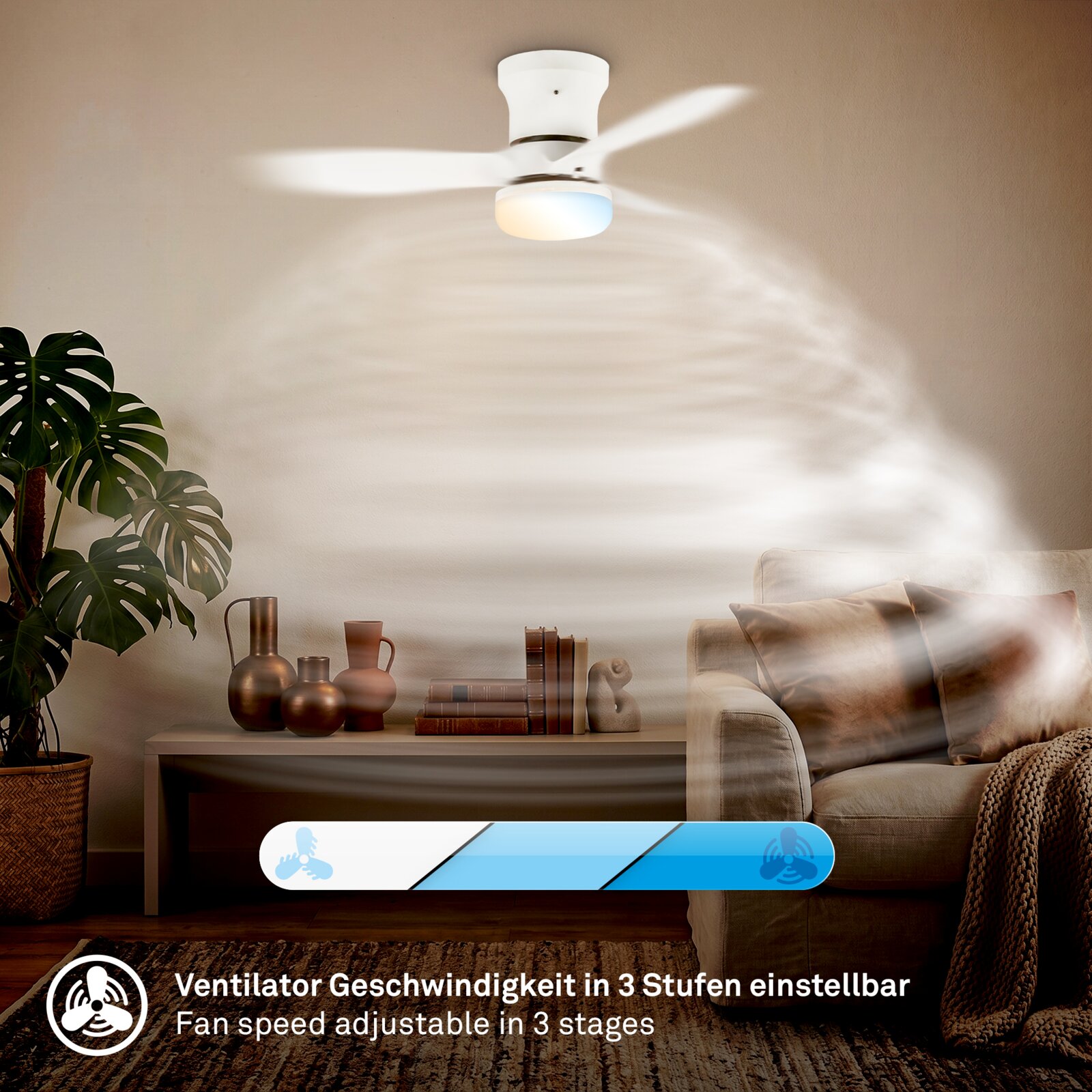 Weißer Deckenventilator mit integrierter Beleuchtung und drei einstellbaren Geschwindigkeitsstufen, aus leichter Untersicht in einem modernen Wohnzimmer gezeigt
