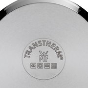 Bodenansicht eines Topfes mit WMF TransTherm Logo und Symbolen für verschiedene Herdarten.