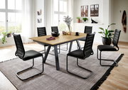 Esszimmer mit modernem Freischwinger-Stuhl-Set der Serie LILLI von Venjakob, seitliche Perspektive auf den Tisch mit sechs Stühlen, helle und einladende Raumgestaltung.