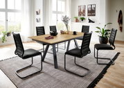 Esszimmer mit modernem Freischwinger-Stuhl-Set der Serie LILLI von Venjakob, seitliche Perspektive auf den Tisch mit sechs Stühlen, helle und einladende Raumgestaltung.