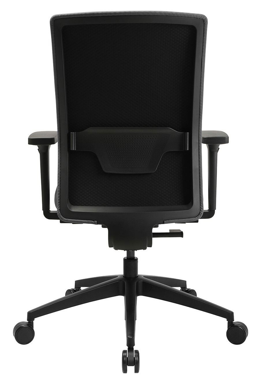 Rückansicht eines schwarzen Bürostuhls mit Netzrückenlehne und Rollen