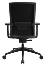 Rückansicht eines schwarzen Bürostuhls mit Netzrückenlehne und Rollen