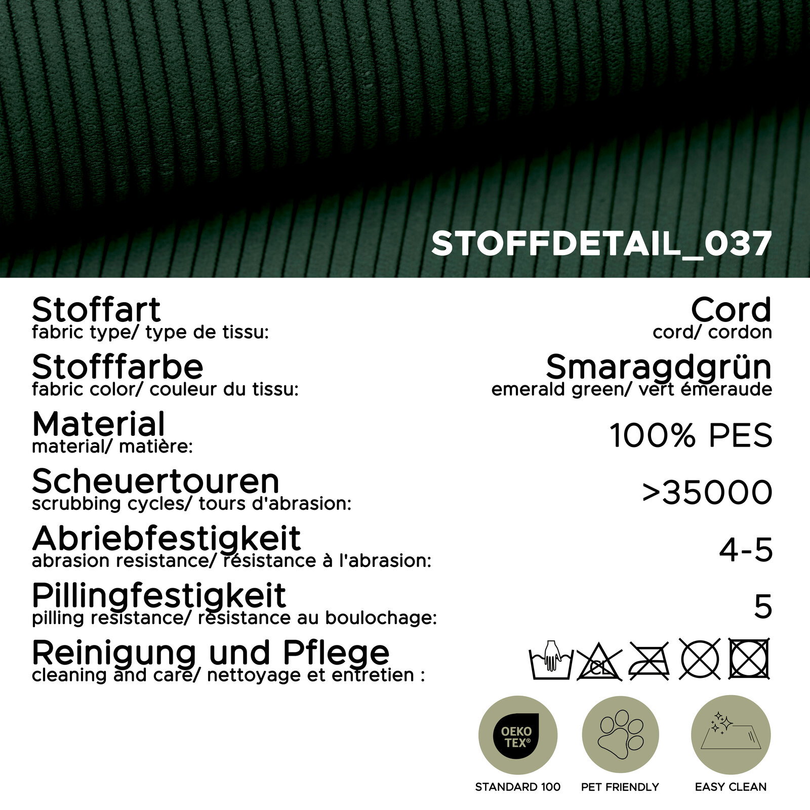 Nahaufnahme eines smaragdgrünen Cordstoffs (100% PES) mit gerippter Struktur, schräg von oben fotografiert; Stoffdetail_037 mit Angaben zu Scheuertouren >35000, Abriebfestigkeit 4–5, Pillingfestigkeit 5 sowie Pflegehinweisen und Icons (OEKO-TEX Standard 1