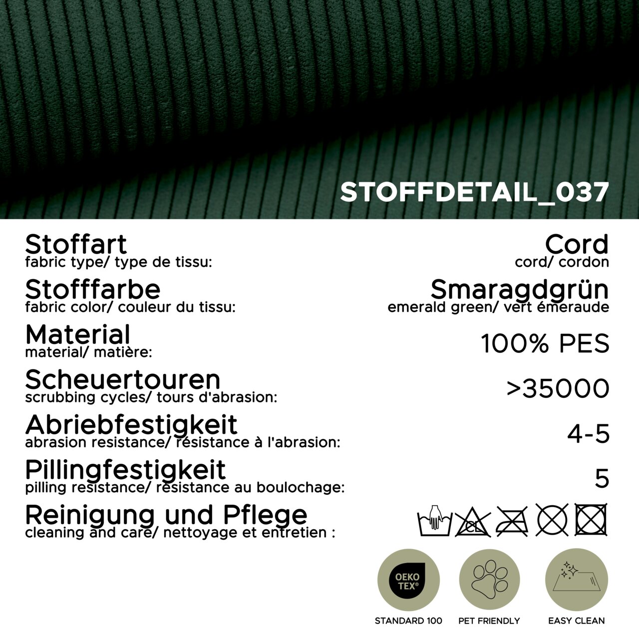 Nahaufnahme eines smaragdgrünen Cordstoffs (100% PES) mit gerippter Struktur, schräg von oben fotografiert; Stoffdetail_037 mit Angaben zu Scheuertouren >35000, Abriebfestigkeit 4–5, Pillingfestigkeit 5 sowie Pflegehinweisen und Icons (OEKO-TEX Standard 1