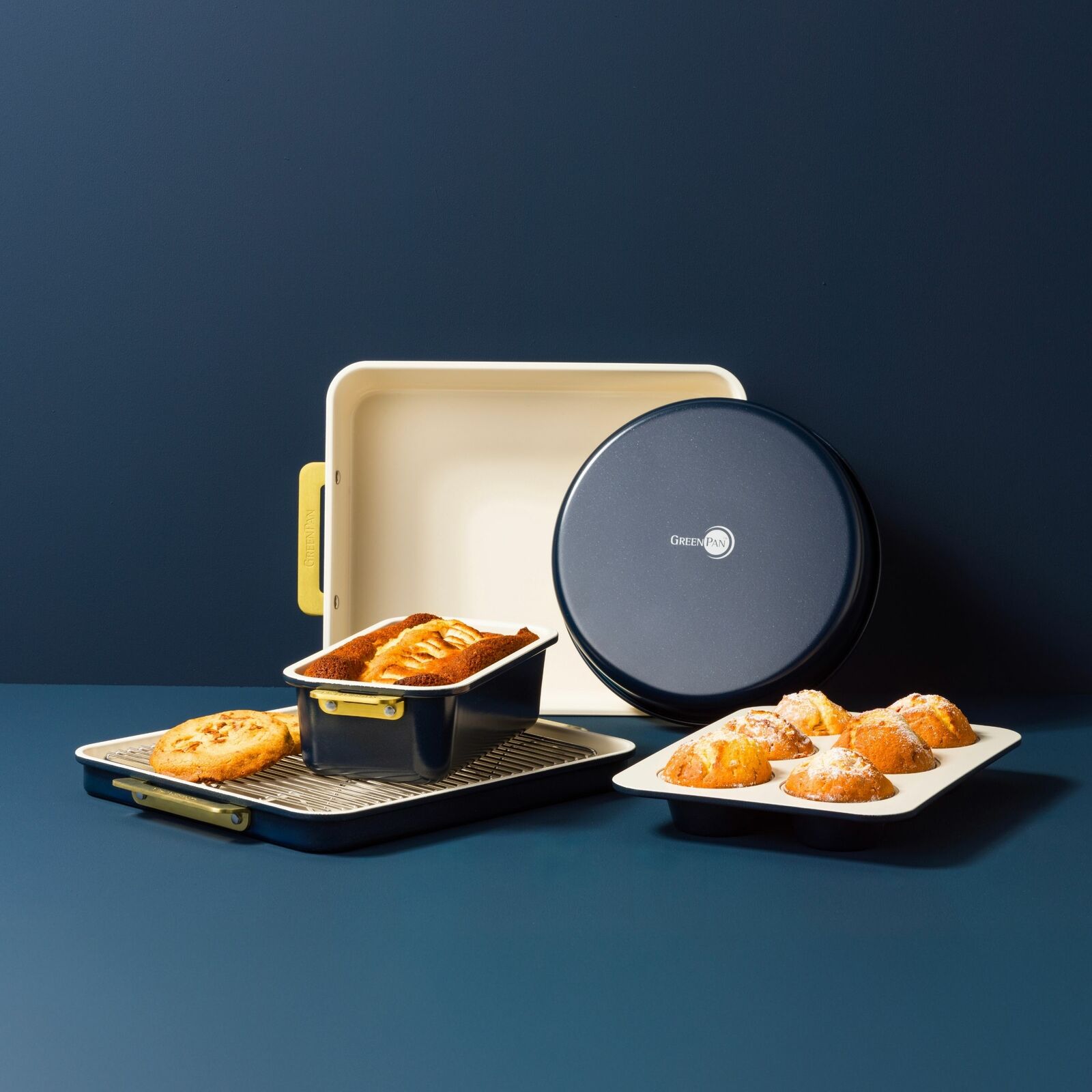 Backformen Set 6-tlg. in verschiedenen Formen und Größen, seitliche Perspektive