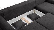 Innenansicht einer dunkelgrauen Rundecke mit Stauraum, zwei Kissen und Holzdetails, von oben betrachtet.