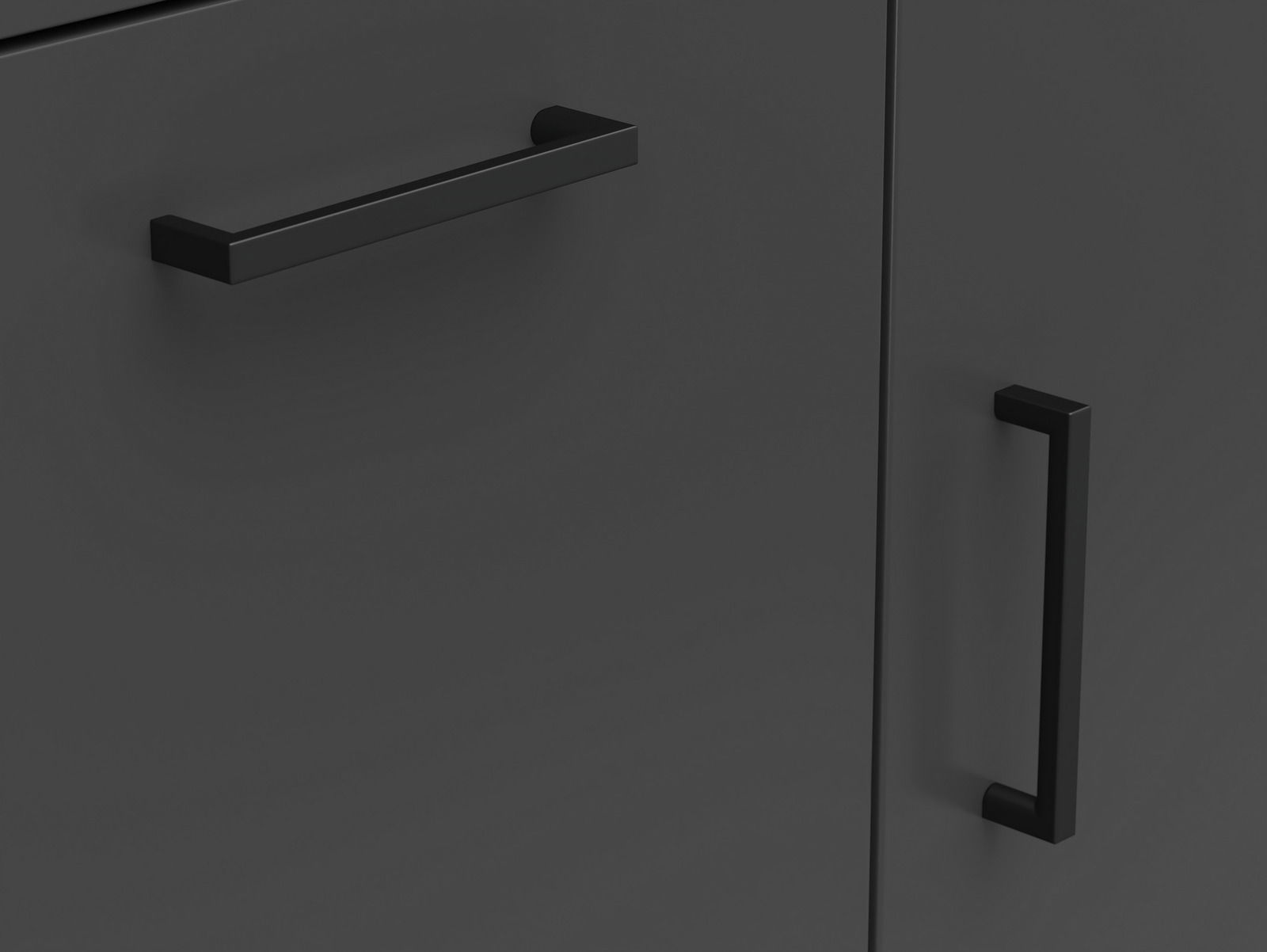 Nahaufnahme einer schwarzen Kommode mit modernen, rechteckigen Griffen, seitliche Perspektive