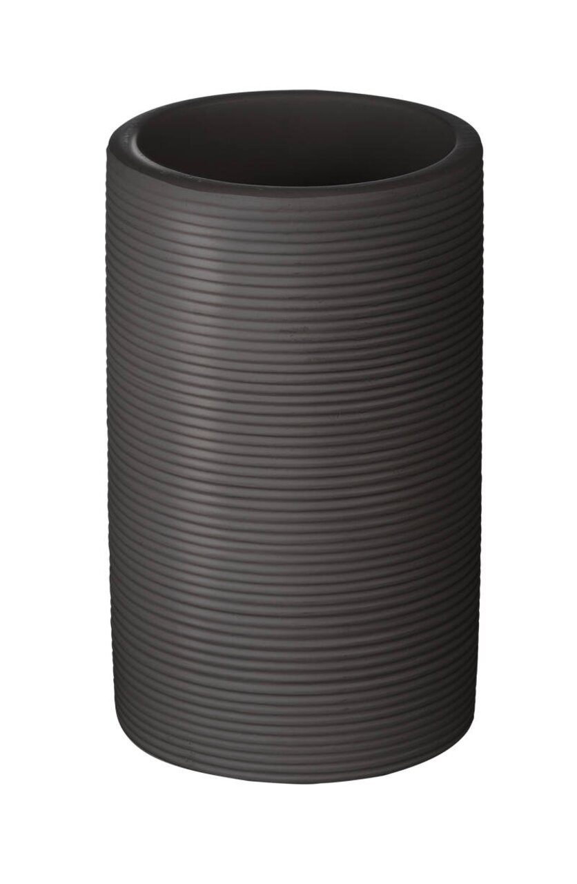 Anthrazitfarbener Becher mit geriffelter Oberfläche, seitliche Perspektive