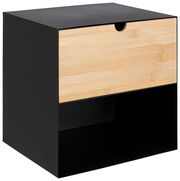 Moderne Nachtkommode mit schwarzem Korpus und Schublade aus hellem Holz, perspektivisch von vorne links fotografiert.
