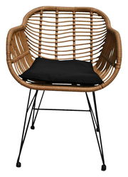 Moderner Gartensessel aus Rattan mit schwarzem Sitzkissen, Vorderansicht