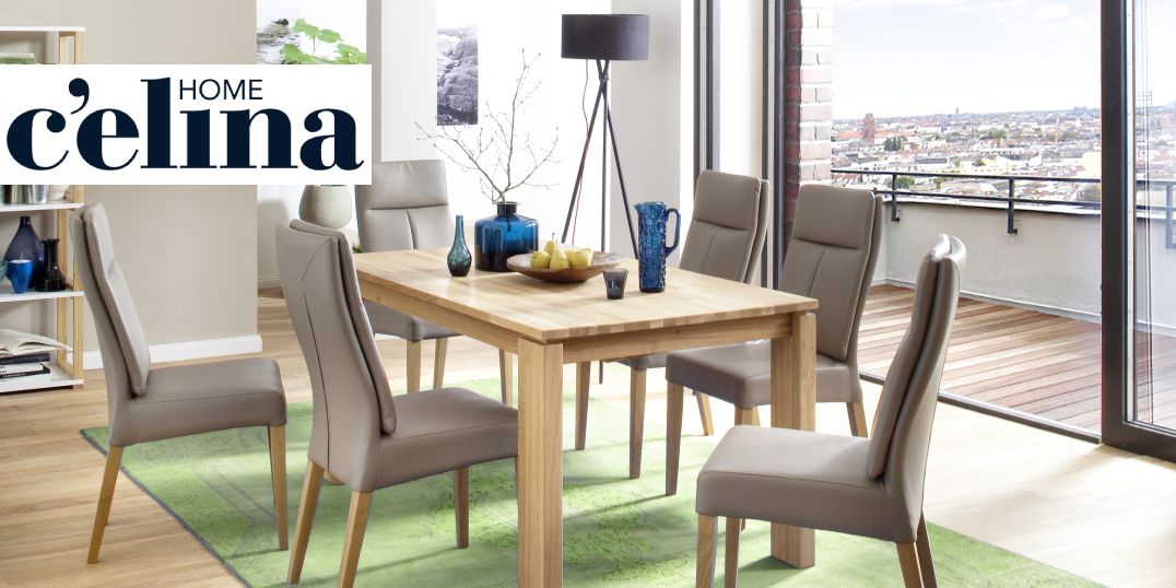 Esszimmer mit einem Holztisch und sechs taupe gepolsterten Stühlen. Celine Home-Logo wird angezeigt.