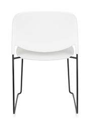 Moderner weißer Stuhl mit schwarzem Metallgestell, Vorderansicht.