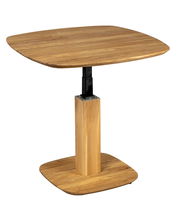 Moderner Couchtisch aus Holz mit quadratischer Tischplatte und zentralem Standfuß, seitliche Perspektive