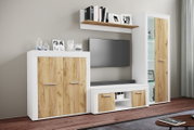 Wohnwand/TV-Möbel-Set in Weiß mit Holzoptik-Fronten, bestehend aus Sideboard, TV-Lowboard, Hängeregal und Vitrine mit Glasbereich, gezeigt in frontaler Perspektive im Wohnzimmer