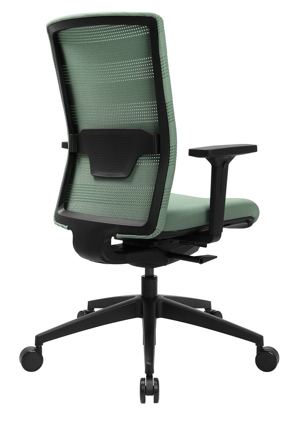 Rückansicht eines grünen Bürostuhls mit Netzrückenlehne und schwarzen Armlehnen auf Rollen.