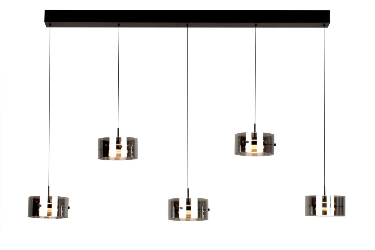 Novel LED-Hängeleuchte HÄNGELEUCHTE Moderne LED-Hängeleuchte mit vier zylindrischen Lampenschirmen aus Glas, aufgehängt an einem schwarzen Balken, seitliche Perspektive.