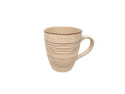 Beige Tasse mit braunen Streifen, seitliche Perspektive