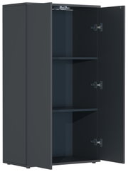Offener, matt-schwarzer Hochschrank mit Einlegeböden und sichtbaren Metallscharnieren, Ansicht schräg von vorn rechts