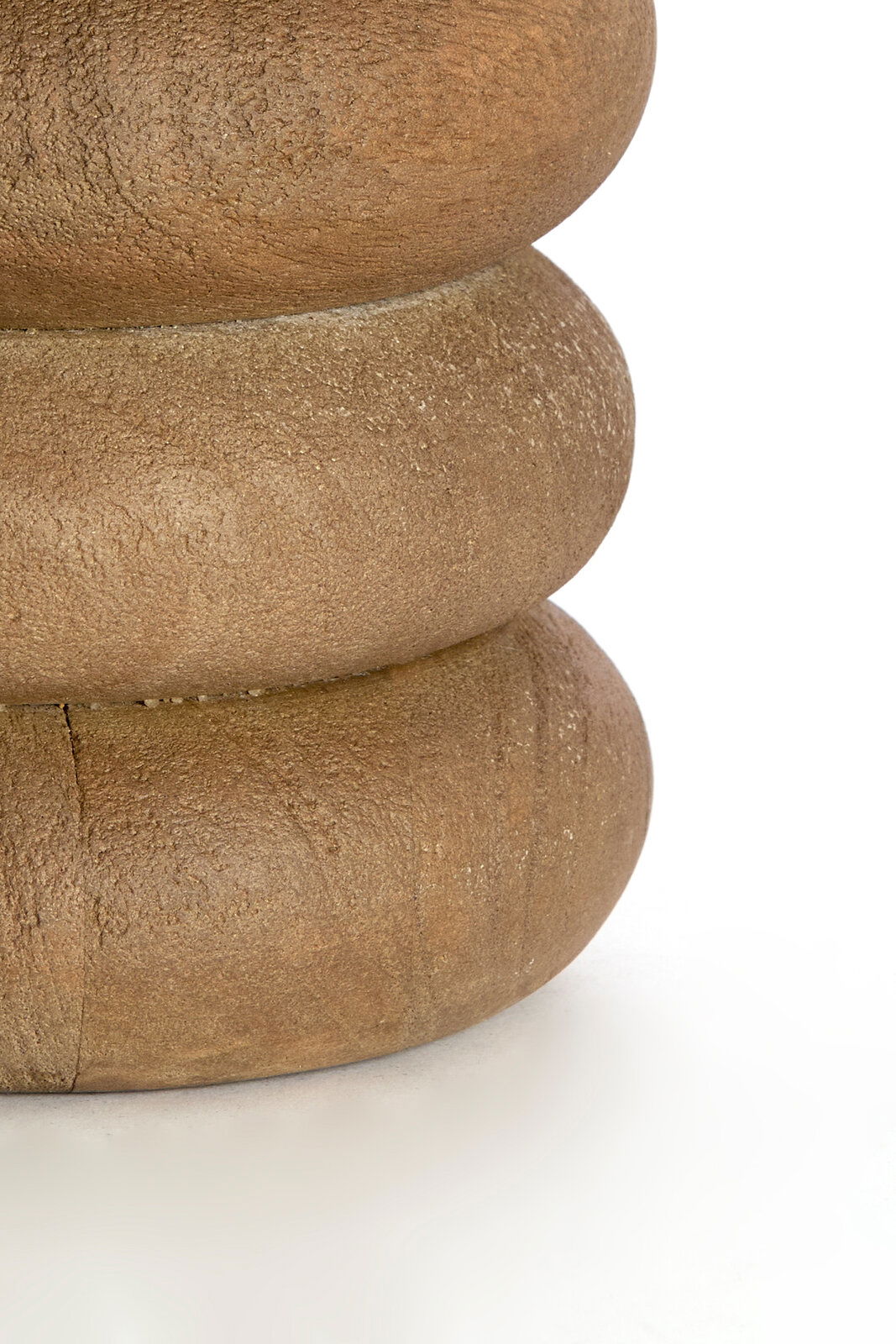 Light&Living Lampenfuß BUDONGO Nahaufnahme eines Lampenfußes aus Holz mit runder, geschichteter Struktur, seitliche Perspektive.