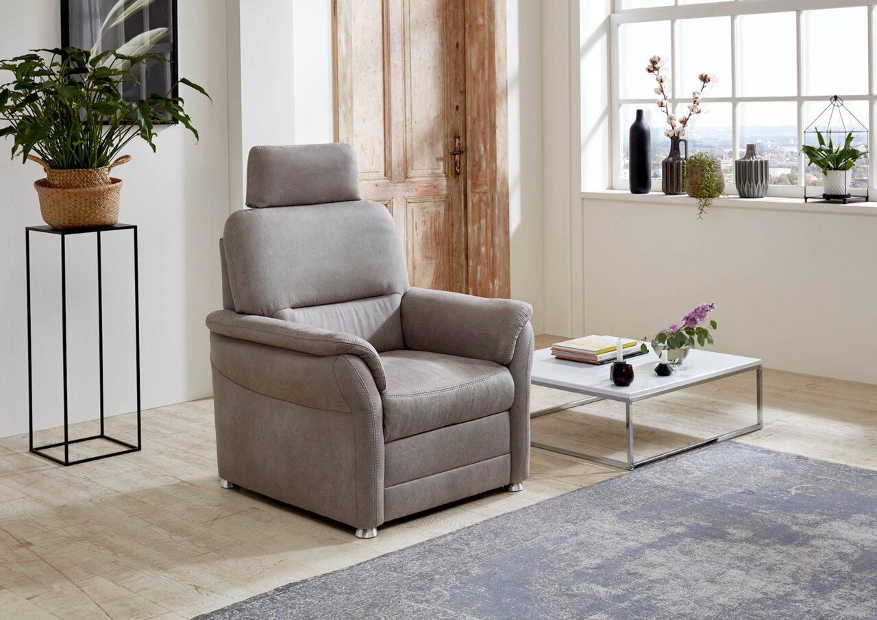 Beldomo Comfort Sessel QUEENLINE Grauer Sessel in einem modernen Wohnzimmer, seitliche Perspektive