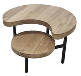 Moderner Beistelltisch aus Holz mit zwei Ebenen und schwarzem Metallgestell, aus der Vogelperspektive.