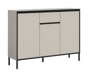 Moderne Kommode mit drei Türen und einem Schubfach, in einer schlichten, hellen Farbe mit dunklen Akzenten, seitliche Perspektive.