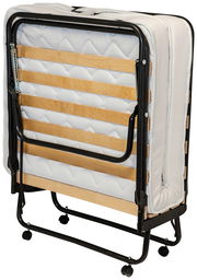 Zusammenklappbares Gästebett mit Holzlatten und Metallrahmen, seitliche Perspektive