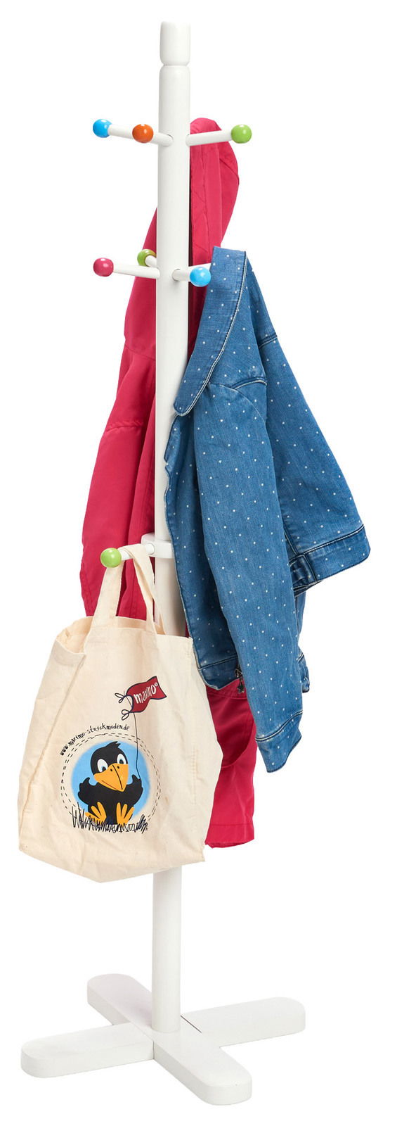 Kinder-Kleiderständer mit bunten Haken, von der Seite fotografiert, mit Jacken und einer Tasche behängt.
