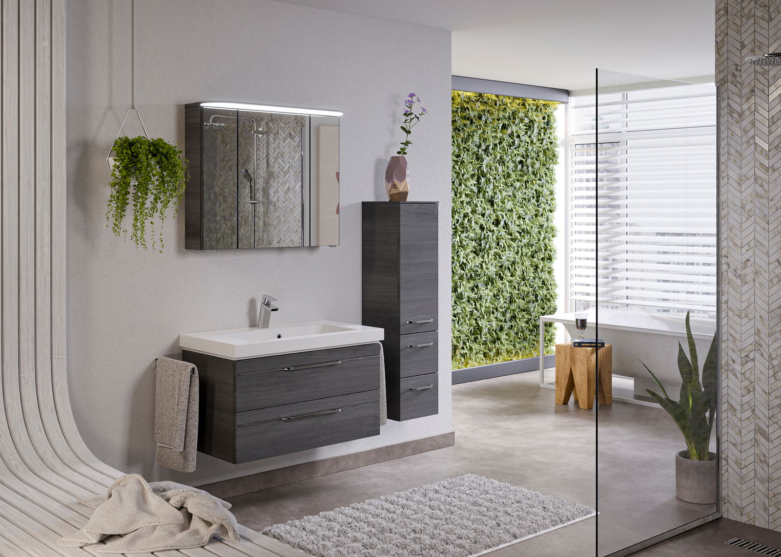 Moderne Badezimmeransicht mit einem hängenden Badblock in dunklem Holzton, Waschbecken mit Spiegel und grüner Pflanzenwand im Hintergrund, seitliche Perspektive.