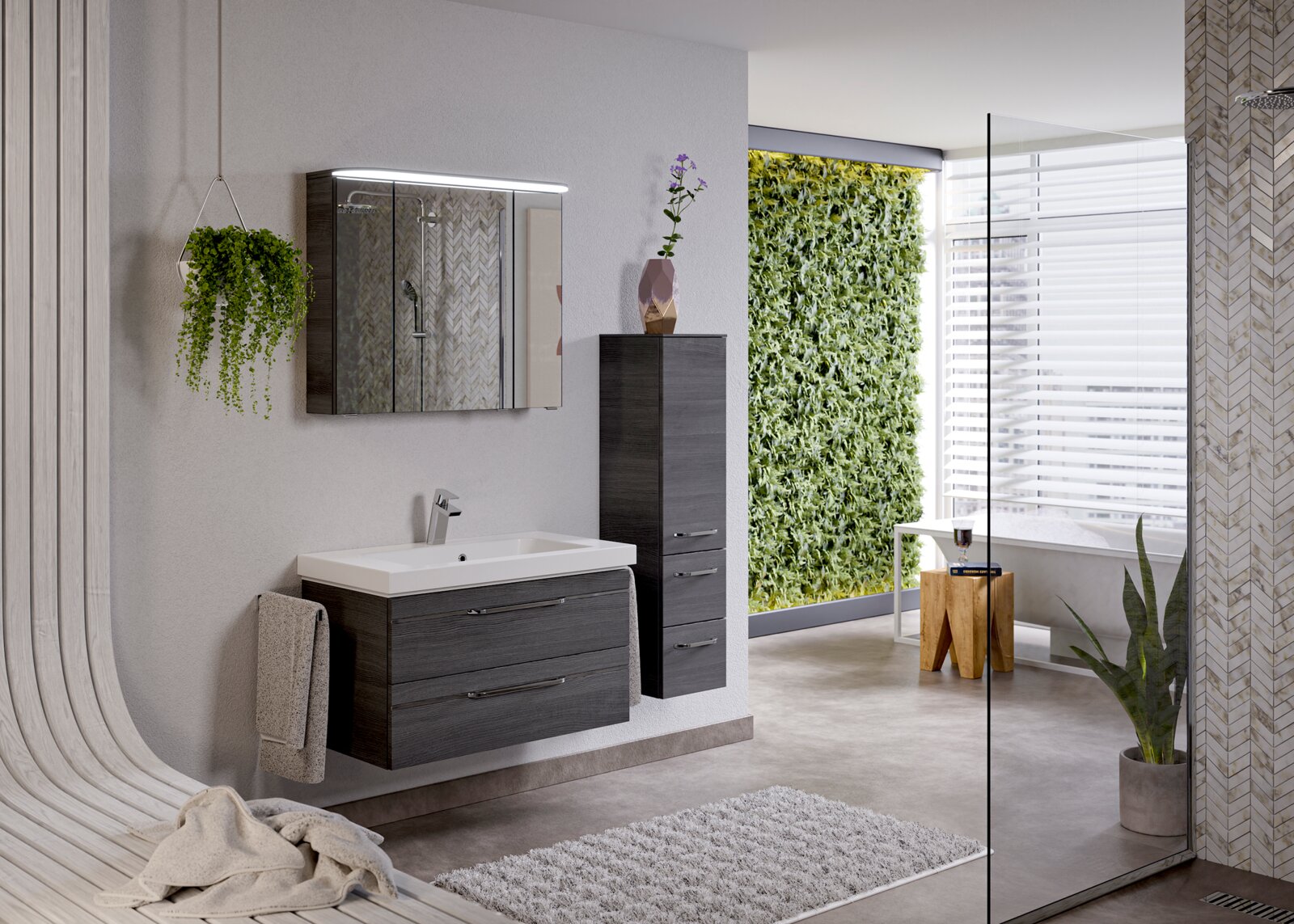 Een moderne badkamer met een hangend badmeubel in een donkere houttint, een wastafel met spiegel en een groene plantenwand op de achtergrond, gezien vanuit de zijkant.
