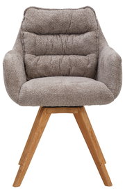 Frontansicht eines beigen Armlehnstuhls mit gepolsterter Rückenlehne und Holzbeinen.