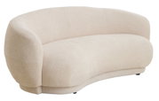 Beige, geschwungene Couch aus Stoff, seitliche Perspektive