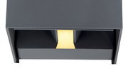 Moderne Außenleuchte in rechteckiger Form, Ansicht von vorne, mit einem goldenen Lichtelement in der Mitte.