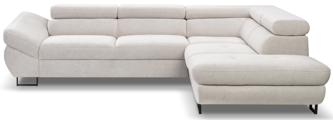 Beige Ecksofa mit verstellbaren Kopfstützen, moderne Metallfüße, Perspektive von vorne.