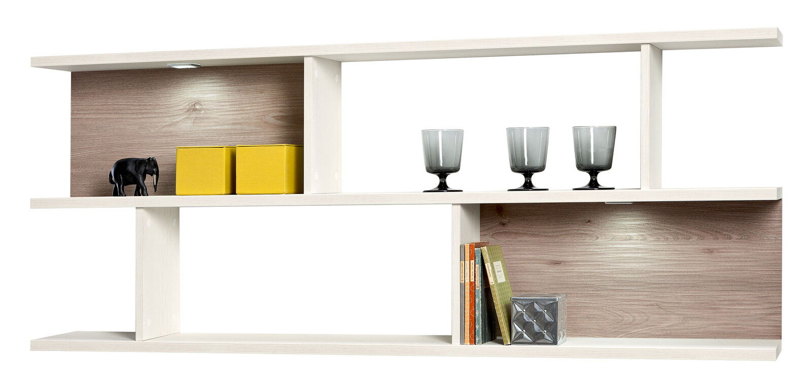 Modernes Wandboard mit zwei Ebenen, dekoriert mit gelben Boxen, einem kleinen Elefanten, Gläsern und Büchern, aus seitlicher Perspektive.