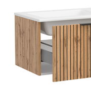 Teilansicht eines Spiegelschranks mit Holzoptik und weißen Elementen, perspektivisch von der Seite fotografiert.