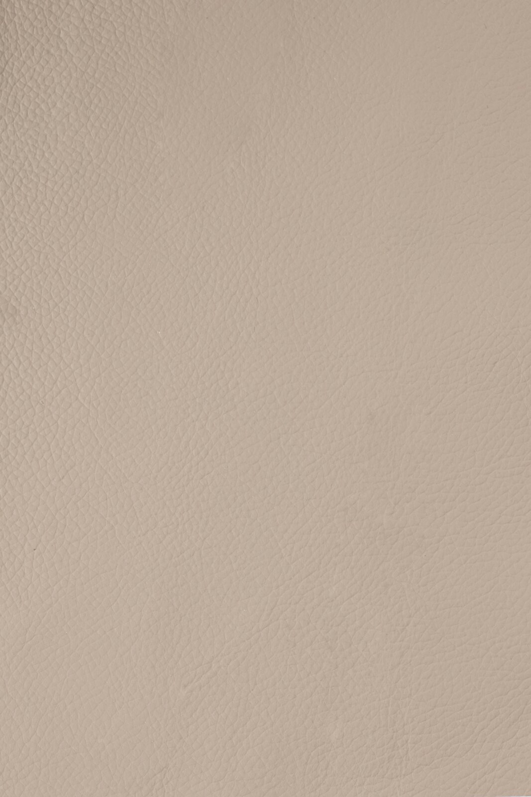 Nahaufnahme einer beigen Lederstruktur, von oben betrachtet.