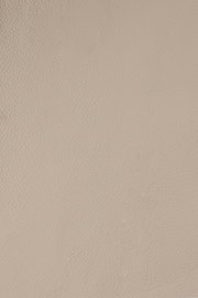 Nahaufnahme einer beigen Lederstruktur, von oben betrachtet.