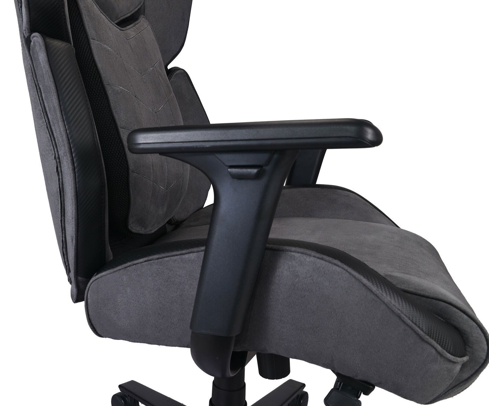 Seitliche Ansicht eines grauen Gaming Stuhls mit Armlehne und ergonomischer Rückenlehne.