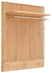 Garderobenpaneel aus Holz mit mehreren Haken und einer Ablage, seitliche Perspektive