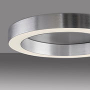 Moderne LED-Deckenleuchte aus gebürstetem Metall, seitliche Perspektive