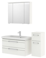 Weißer Badblock bestehend aus einem Spiegelschrank, einem Waschbeckenunterschrank mit zwei Schubladen und einem hohen Schrank mit zwei Türen, frontal abgebildet.