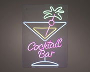 LED Neonlicht mit Cocktailglas und Palme, Aufschrift 'Cocktail Bar', frontal betrachtet