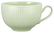 Groene koffiekop met melk, met geribbeld patroon, zijaanzicht