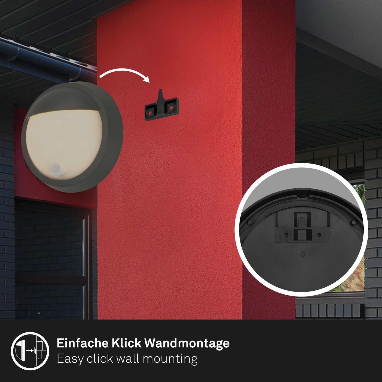 Akku-Außenwandleuchte an einer roten Wand montiert, mit einfacher Klick-Wandmontage. Perspektive: seitliche Ansicht.