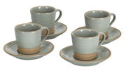Vier graue Espressotassen mit Untertassen aus Keramik, seitliche Perspektive