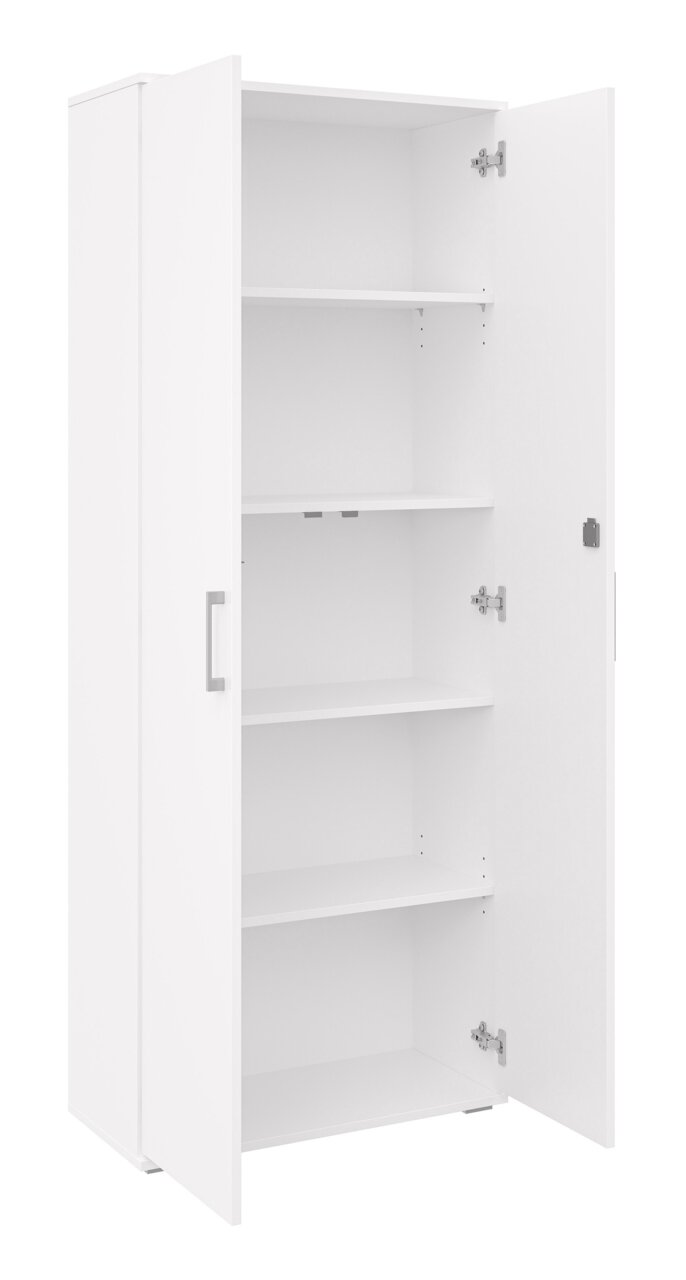 Witte, hoge opbergkast met geopende deur, meerdere legplanken en een metalen handgreep, vrijstaand tegen een witte achtergrond, in een licht vooraanzicht van links.