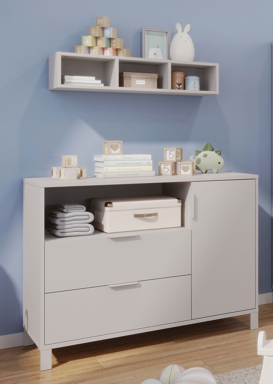 Babyzimmermöbel-Set mit Kommode und Wandregal, seitliche Perspektive